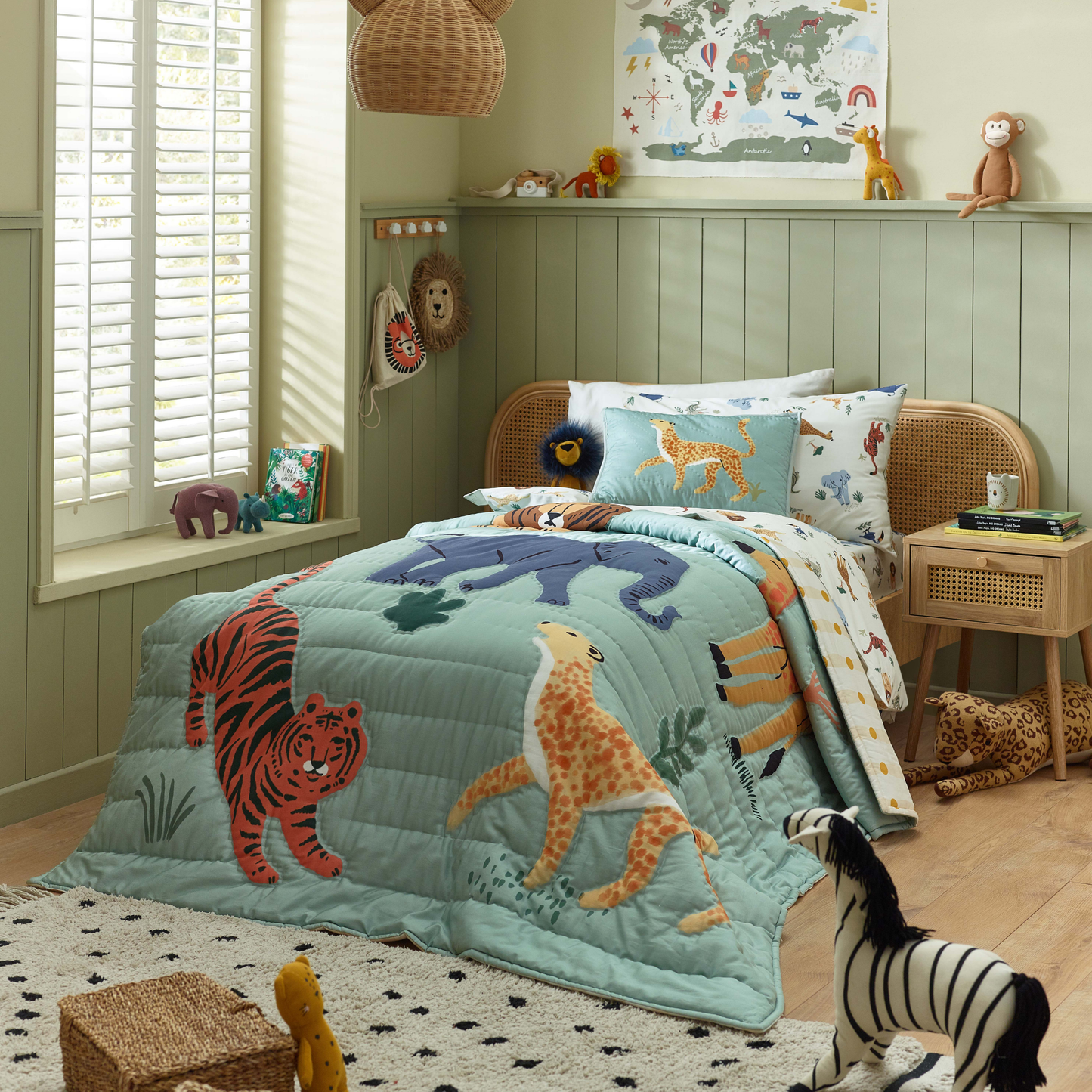 Safari Bedding Set With Pink Fitted Sheet